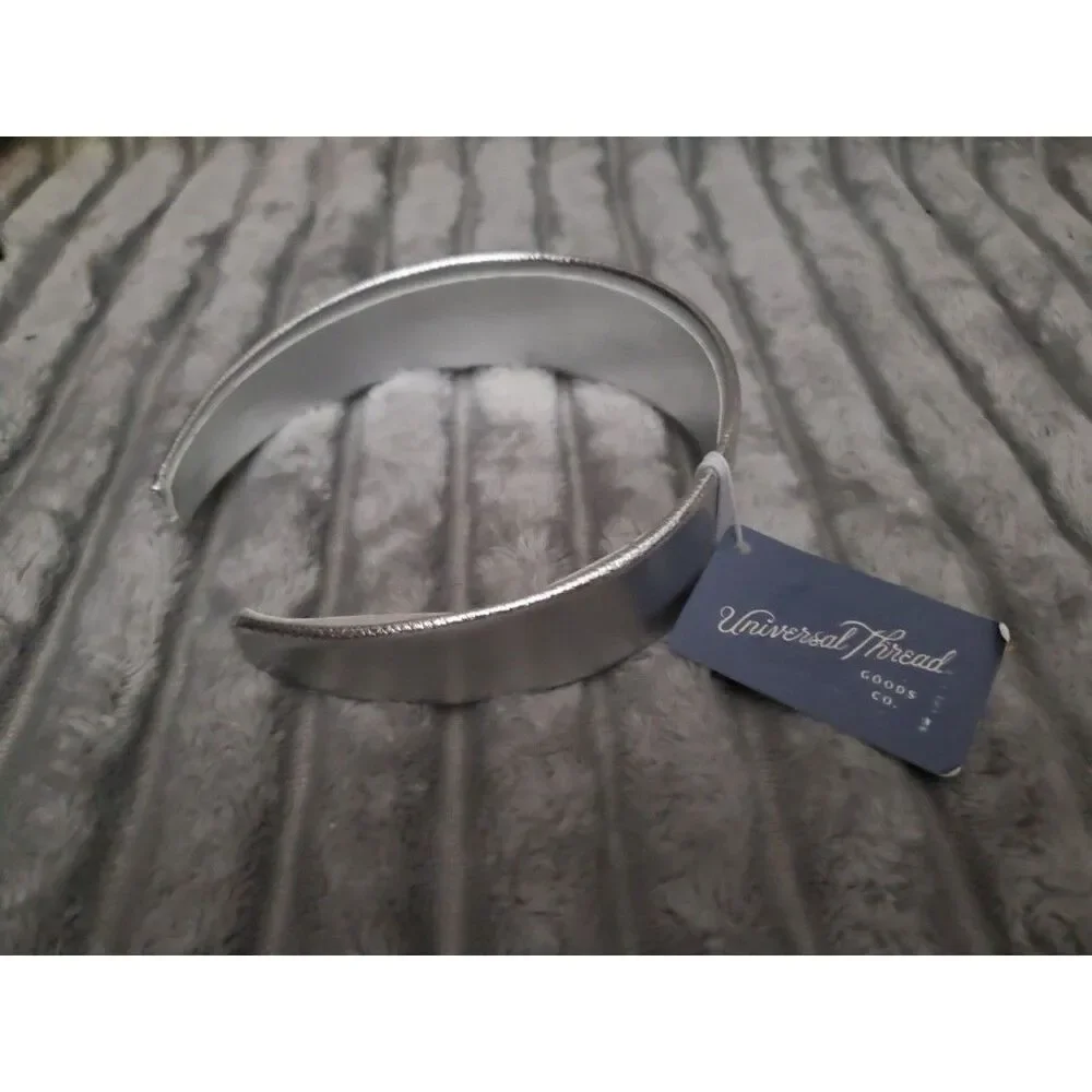 The Unbranded Brand large lot